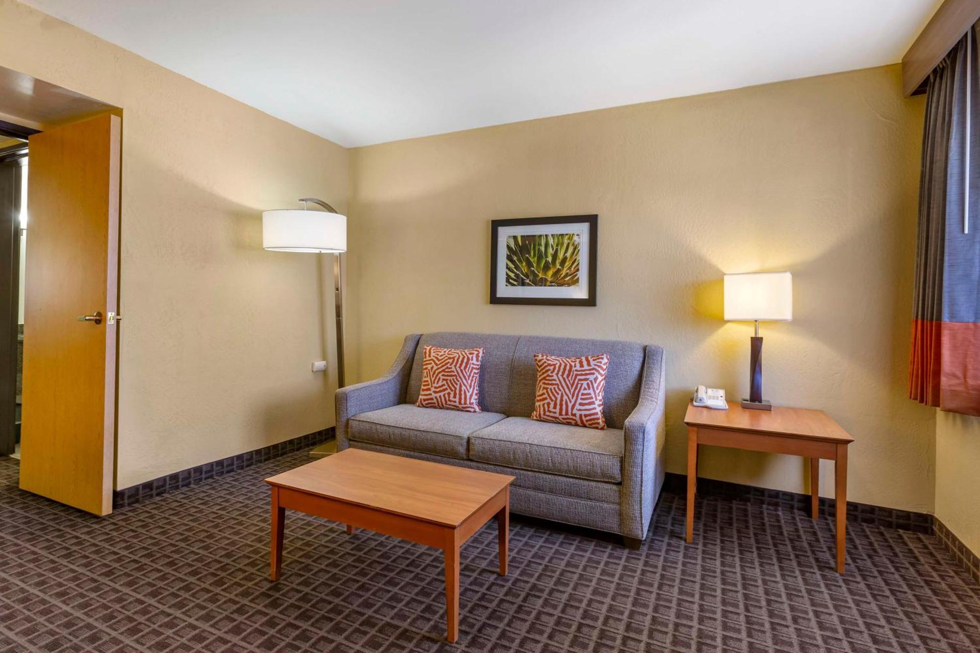 Best Western Plus Scottsdale Thunderbird Suites Exterior photo